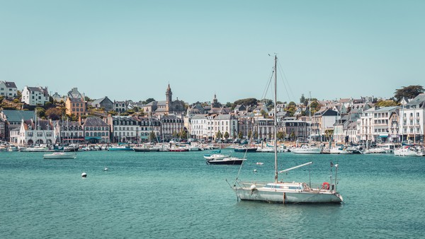 Ville d’Audierne et port - tourisme touristique en France, Bretagne - Finistère