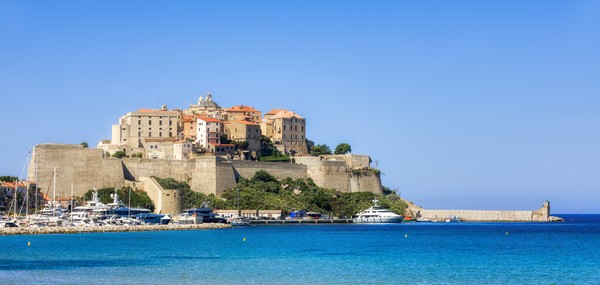 Vue de la citadelle de Calvi en Corse, France
