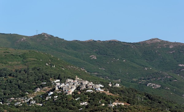 Village de Furiani en montagne corse