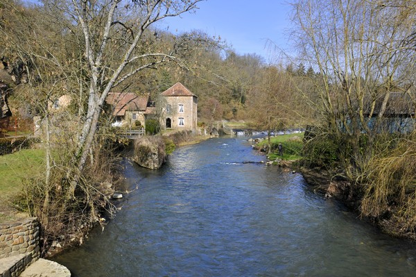 La rivière Sarthe à Saint-Ceneri-le-Gerei