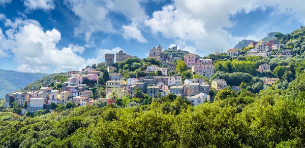 Paysage avec le village de Rogliano, Corse