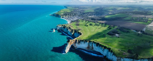 Normandie Étretat Falaises de craie Littoral Panorama vers l’océan Atlantique en France