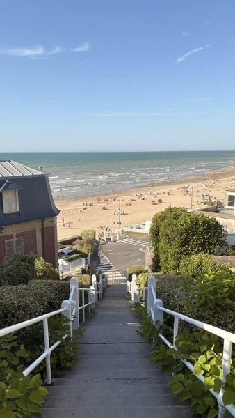Photo principale de Face Avenue Jean Moulin