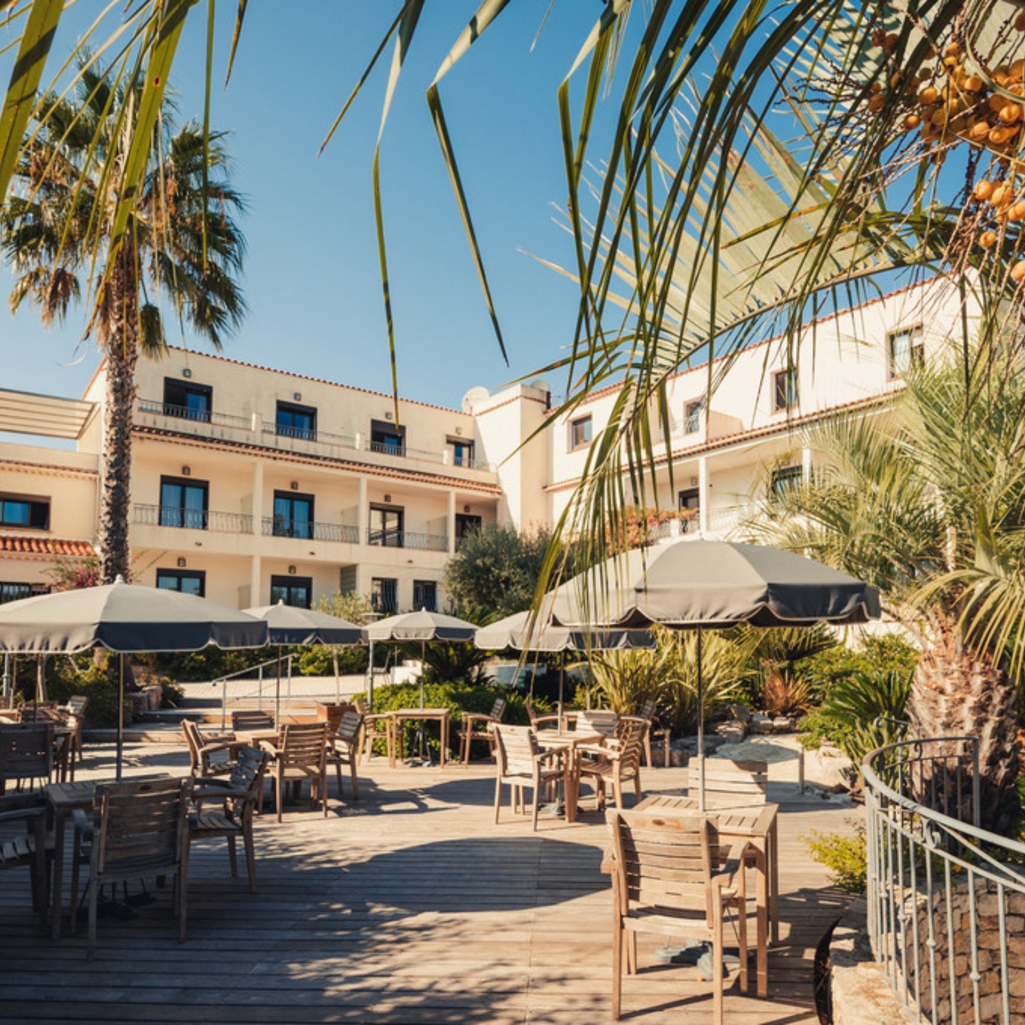 {{ etablissement_nom }